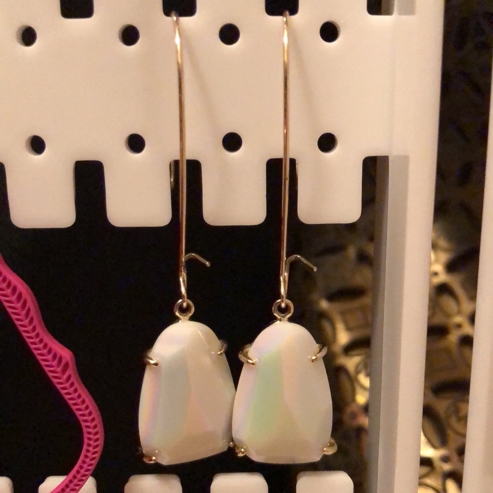 SOLD🔴White Iridescent Nancy Earrings🦄
